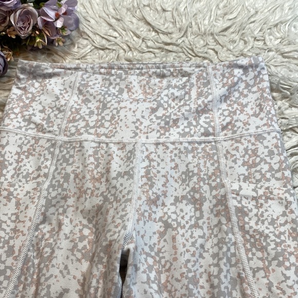 Athleta Salutation Stash Pocket Serpent Tight Leggings White sz S - Picture 4 of 10